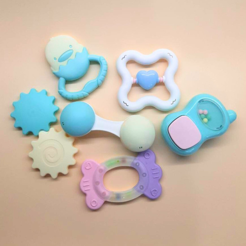 Комплект развивающий Погремушки для малышей, 6 штук + книга Зверушки-раскладушки в деревне